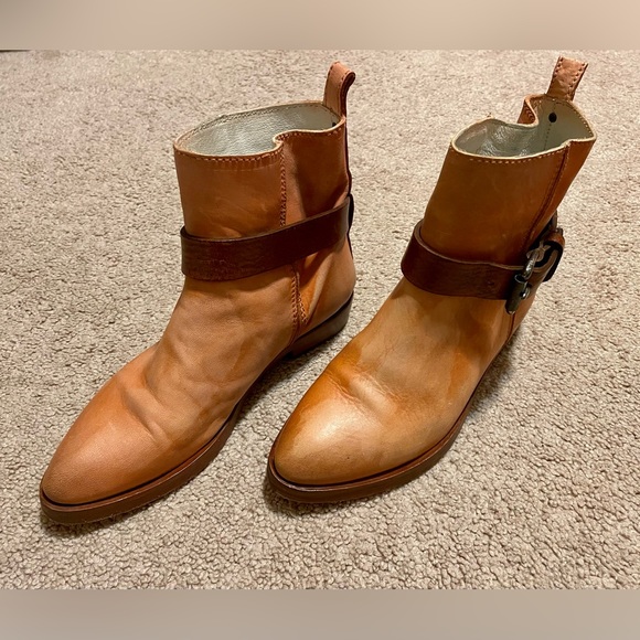 HTC / Hollywood Trading Company - Gwen Leather Boots size 37 (7M) - Picture 1 of 10